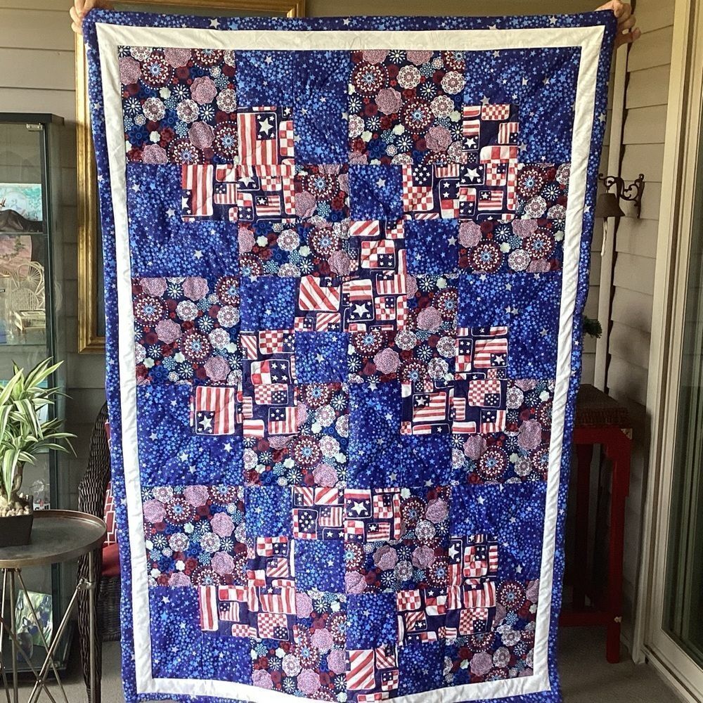 NWT Americana Hand Crafted Large Lap Quilt in Red, White and Blue